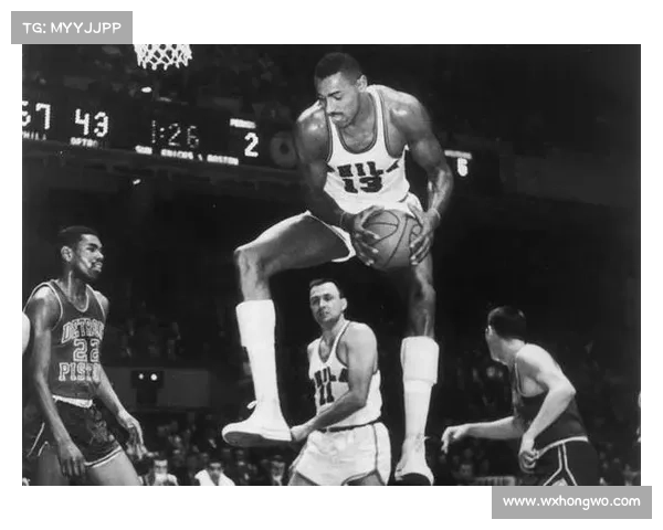 张伯伦职业生涯中担任过哪些位置及其战术作用解析